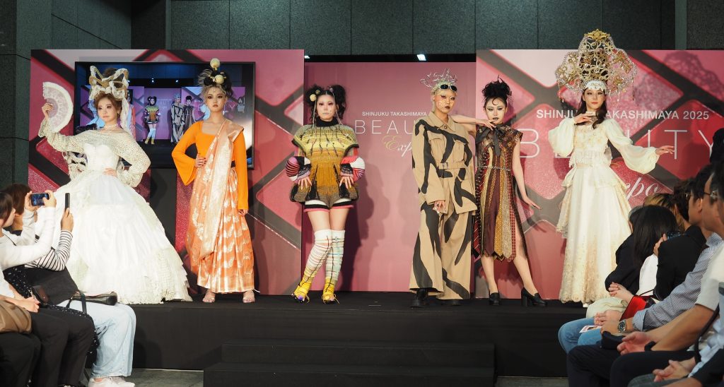 2025年10月19日（日）　新宿高島屋　ビューティーEXPO 2025　山野美容芸術短期大学　ヘアショー